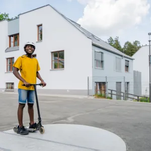 Jugendlicher mit Trick-Roller