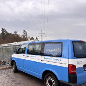 Dreharbeiten in der Gärtnerei - BR Auto