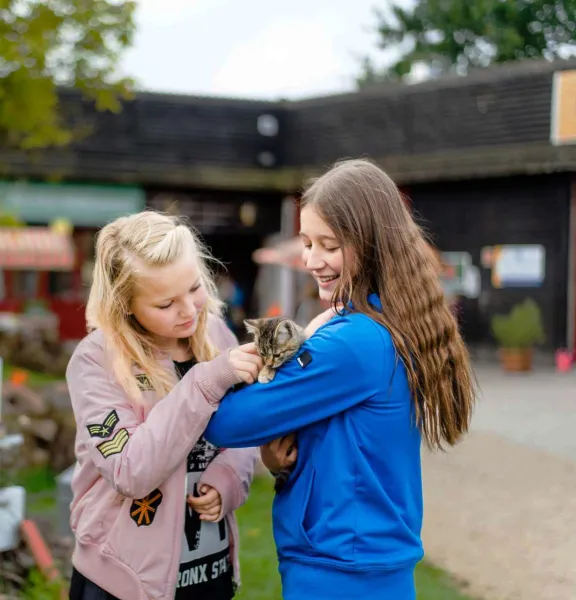 Mädchen mit Katze