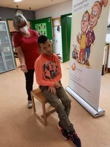 Ein Mann und eine Frau in Aktion