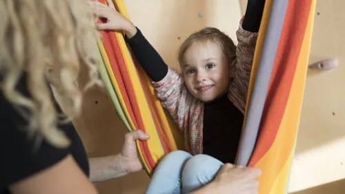 Mädchen in Hängematte