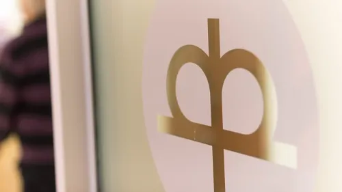 Kronenkreuz an einer Türe