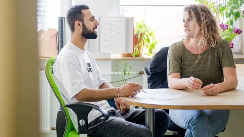 Geflüchteter und Mitarbeitende