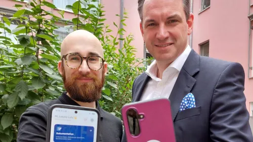 Marc Margulan und Dr. Tobias Gaydoul bei der Einführung der Anwendung dexter im Rummelsberger Stift St. Lorenz