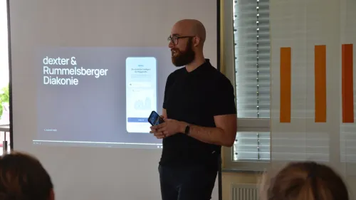 Marc Margulan präsentiert die Anwendugn dexter im Rummelsberger Stift St. Lorenz