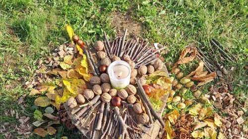 Am Mittwoch, 24. September, werden auf der inklusiven Streuobstwiese Mandalas aus Naturmaterialien gelegt.