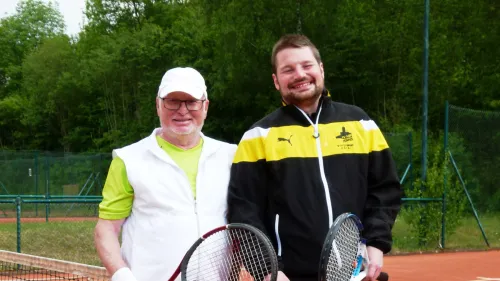Rudi Gaukler (l.) und Sebastian Gmelch sind auf dem Tennisplatz ein eingespieltes Team.  