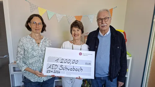Spendenübergabe mit Familie Schwarz