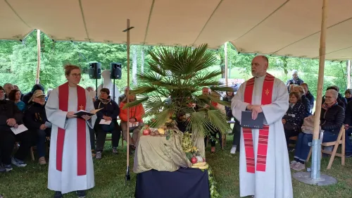 Die Vorstände Diakonin Christine Meyer, Leiterin der Diakoninnengemeinschaft, und Diakon Peter Barbian, Leiter der Rummelsberger Brüderschaft, führten durch den Festgottesdienst.