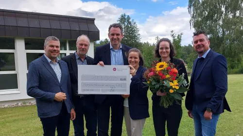 v.l.n.r.: Diakone Alexander Loos, stellvertretender Leiter Stiftungszentrum Rummelsberg, Diakon Mathias Kippenberg, Leiter Stiftungszentrum, Dr. Tobias Gaydoul, Vorstand der Rummelsberger Stiftungen, Prof. Dr. med. Beate Winner und Klara Metzner, beide Uniklinikum Erlangen, und Klaus Kolb, Vorstand Rummelsberger Stiftungen.
