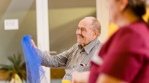 Gemeinsam aktiv in den Tag starten: Das können Senior*innen, pflegende Angehörige und alle Interessierten ab dem 12. August jeden zweiten Mittwoch im Sozialzentrum Rehau.