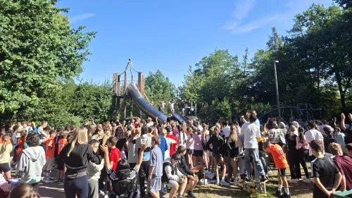Etwa 560 Schüler*innen aus mehreren Hilpoltsteiner Schulen nahmen am diesjährigen Spendenlauf der Comenius-Schule am Auhof teil.