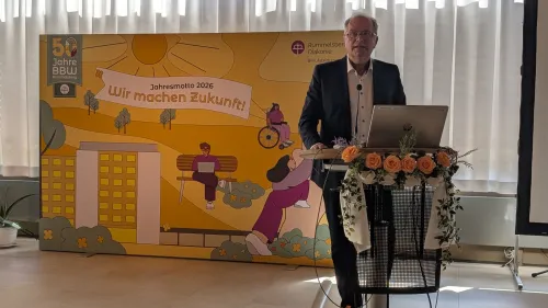 Vorstand Karl Schulz ließ es sich an seinem Geburtstag nicht nehmen, den Festakt mit dem ersten Grußwort zu eröffnen.